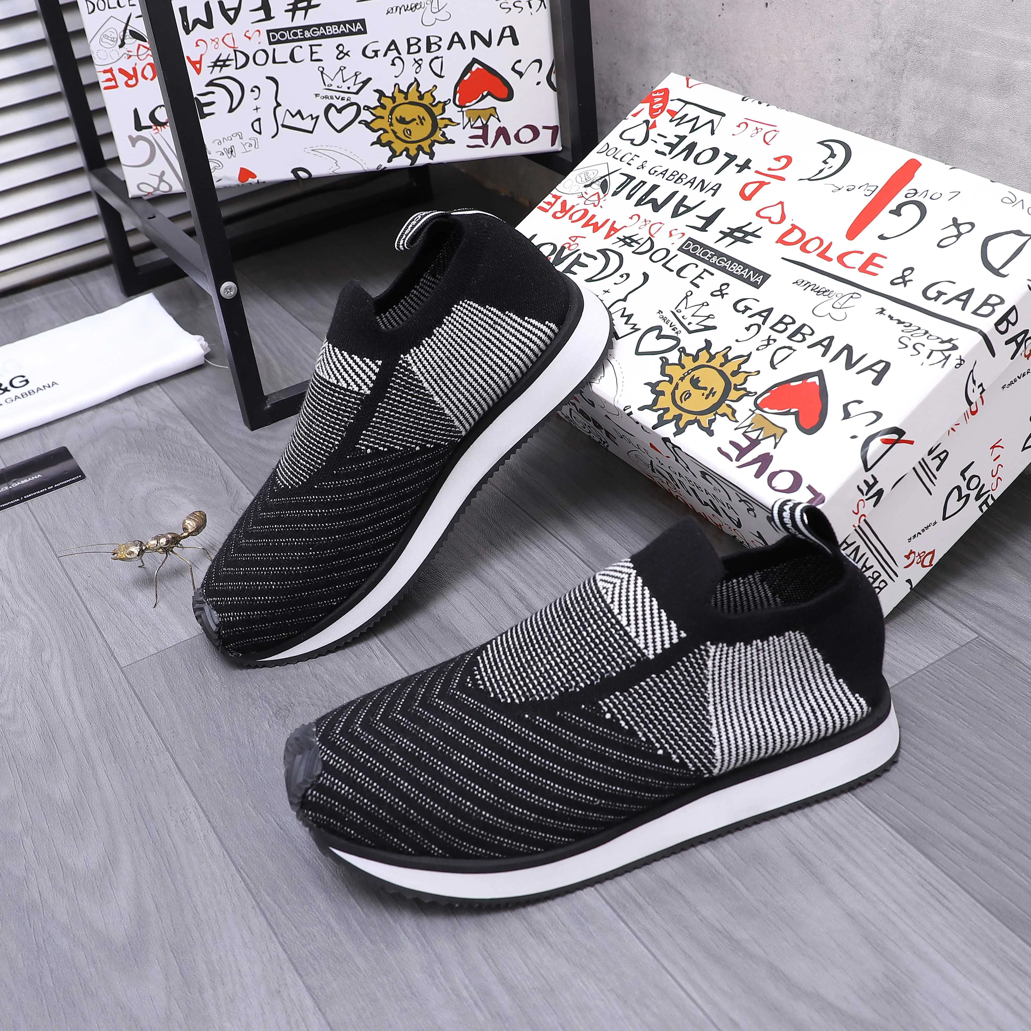Men's shoes 💰p360 Product trademark: DG (Dolce & Gabbana) casual shoes for couples. Regular size: 36-46 (45.46 is custom-made and non-refundable) Product materials: Selected fly-knit breathable upper, cowhide insole, rubber outsole
